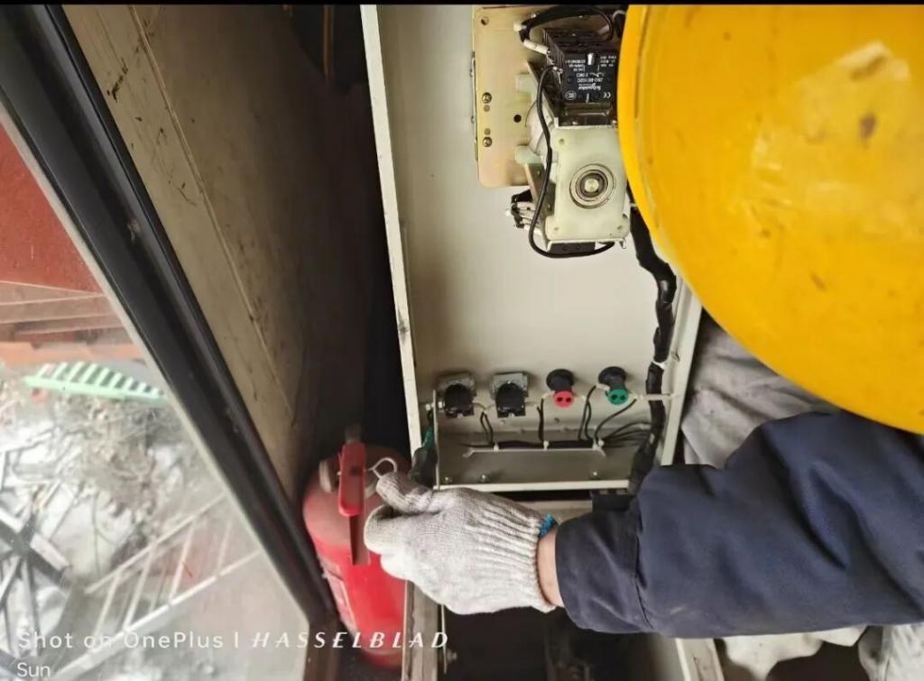 被AI淘汰的的程序员，扎堆做电工