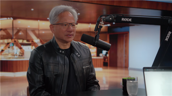 黄仁勋:中国没有AI芯片纯属无稽之谈、只要他们愿意可无限堆算力