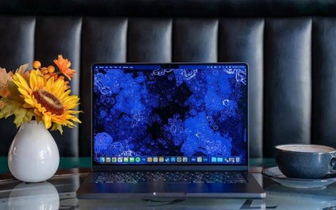 别急着买新 MacBook ，苹果还藏着 AI 时代杀手锏