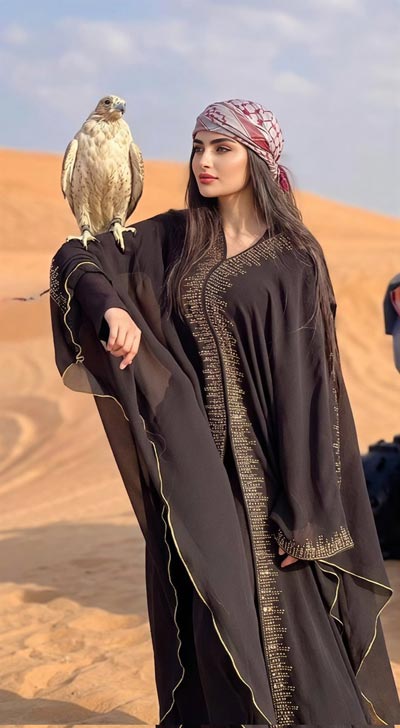 GPT-image-2 ｜沙漠时尚贵妇与猎鹰
