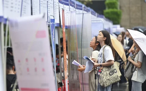 AI时代的就业真相 | 《财经》特别报道