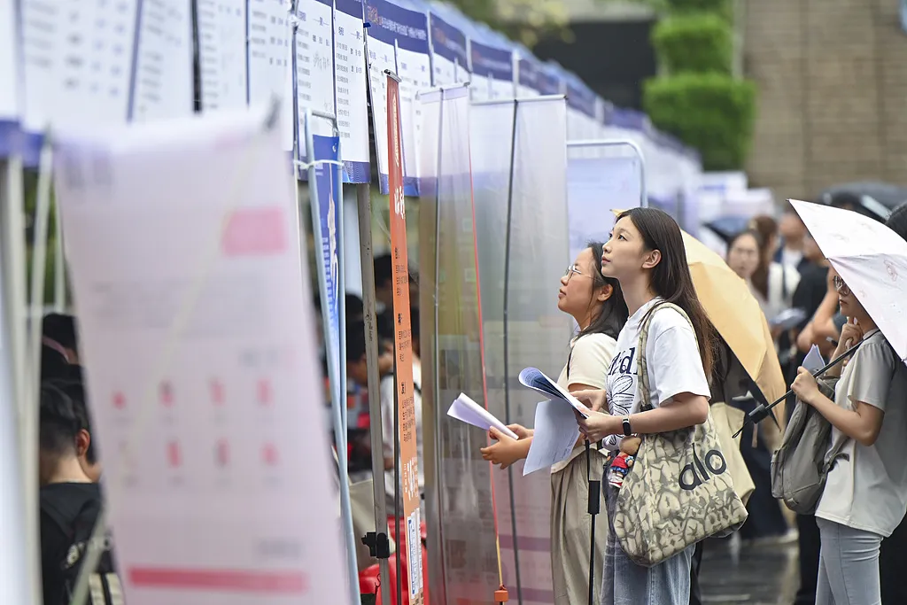 AI时代的就业真相 | 《财经》特别报道