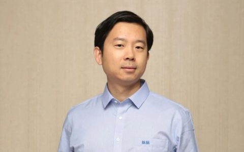大厂疯抢AI人：平均月薪13万，35岁成香饽饽